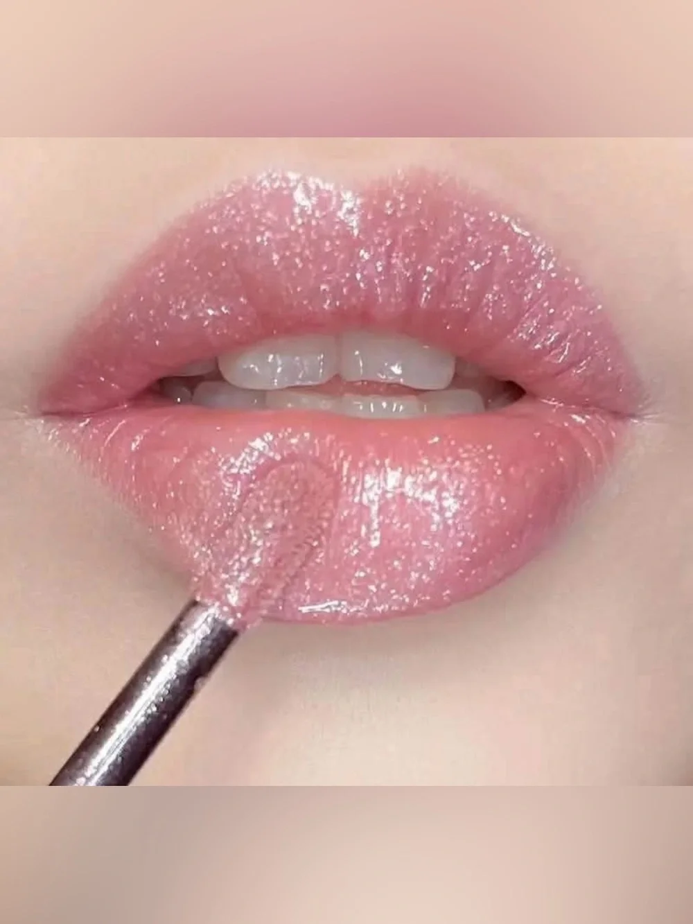 Fenty Beauty Gloss Bomb Lip Luminizer in Fussy